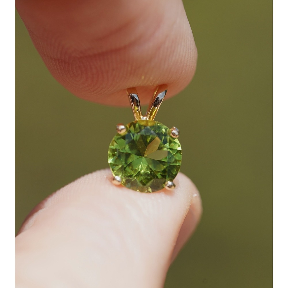 Vintage 14k Solid Yellow Gold Natural 8mm Round Faceted Peridot Pendant Necklace